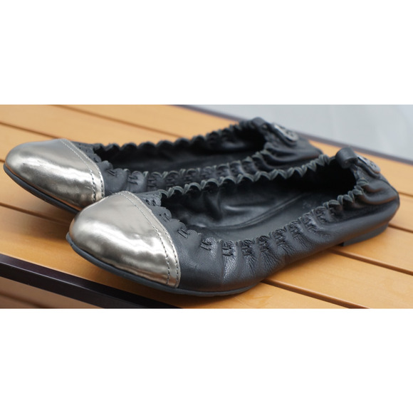 TORY BURCH ABBEY BLACK SILVER LEATHER REVA MEDALLION FLATS 7 $225 - Picture 7 of 11